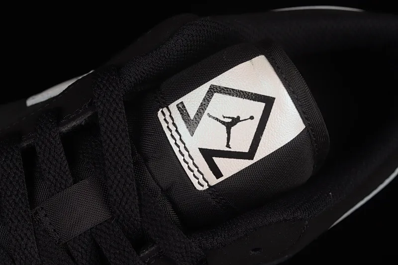 All categories Air Jordan Jordan series basketball shoes Air Jordan 1 Low G version pure original Air Jordan 1 AJ1 Joe 1 black and white laser low-top retro cultural basketball shoes DH6931-001